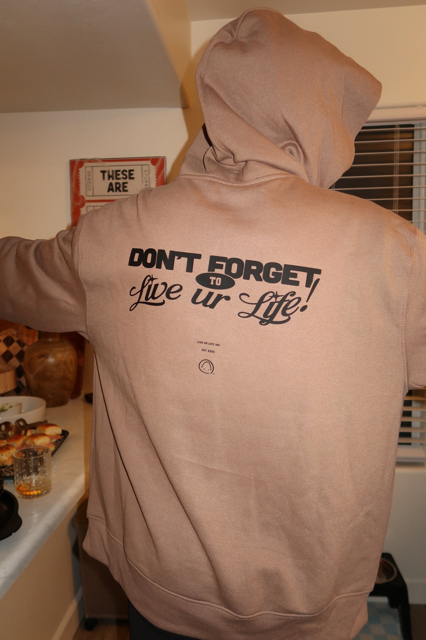 UNISEX HEAVYWEIGHT PULLOVER HOODIE